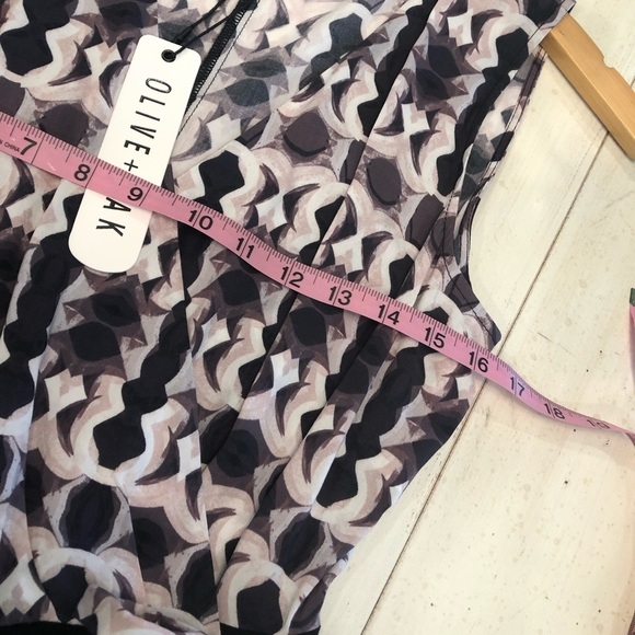 OLIVE & OAK AVA Wrap Print Romper - Picture 8 of 8